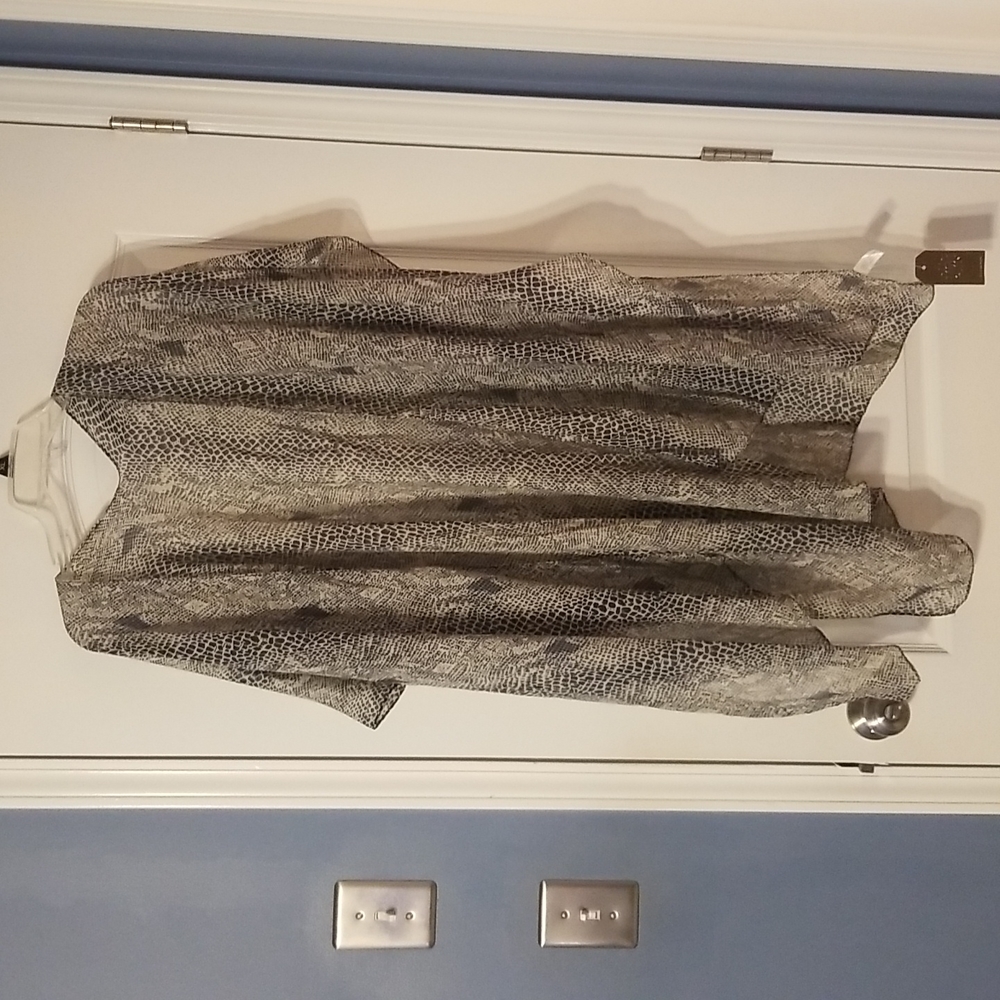 One size snakeskin gray open front jacket